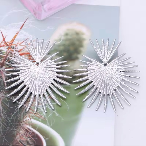 Zara Radiance Heart Crown Sunburst Beam Ray Regal Royal Statement Silver Earring - Picture 5 of 13